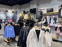-百年港湾奥特莱斯(香炉礁店)