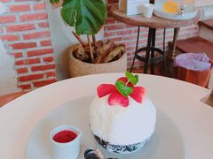 草莓芝士蛋糕雪冰-Cheevit Cheeva(Sirimangkalajarn)