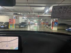 -绿地缤纷城-停车场