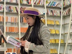 -钟书阁(松江泰晤士小镇店)