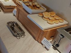-西安大雁塔科技大学地铁站亚朵酒店