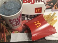 巨无霸-麦当劳(百联西郊购物中心店)