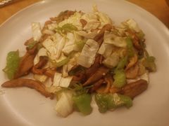 酵莲白爆美味牛肝菌-怡得饭庄·30年老店·宋大妈昆明菜