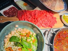 -伴山牛贵州黄牛肉火锅·苗疆非遗艺术餐厅(上海首店)