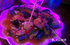 Hand-Pounded Sour Spicy Cucumber