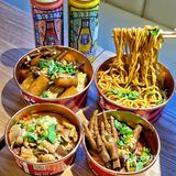 这鸭血肥肠也太好吃了吧👏🏻让人欲罢不能的热卤食光