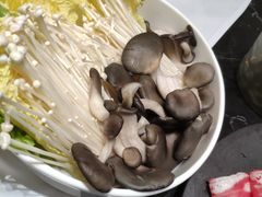 -红鼎豆捞·非遗鲍皇汤火锅(宝丰路店)