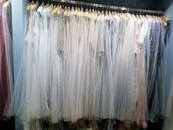 -觅白婚纱礼服馆