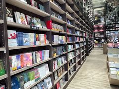 -钟书阁(群光广场店)