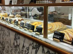 面包甜点陈列柜-WHEAT&BAKER-麥(凯德来福士店)