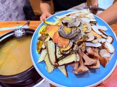 -菌之家·专业纯野生菌火锅·特色炒菌