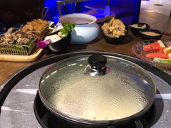 -三人行骨头王火锅(长寿店)
