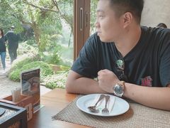 -Chom Cafe and Restaurant