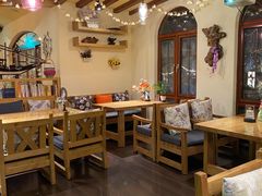 -月亮眼花园餐厅书吧酒吧