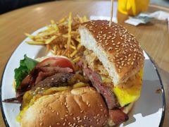 27&nbsp;牛肉汉堡-HELLO 27 意面·沙拉·帕尼尼