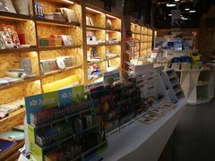 -新华里咖啡书吧(新华书店小寨店)