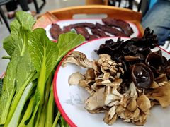 -毛辣果·贵州红酸汤牛肉火锅(西单店)