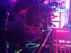 -UP嘻哈酒吧(粉巢店)