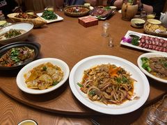 -老滇山寨•云南特色菜•地方菜•民族风情歌舞表演(金碧店)