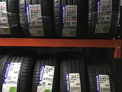 -家乐福南翔店停车场