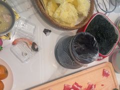 -洪氏嗨捞·广东猪肚鸡·椰子鸡火锅(西咸万象城店)