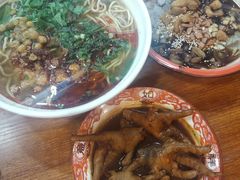 -爆炸头阿姨小四川正宗川味小吃(无任何分店)