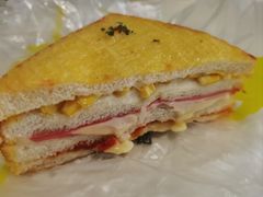 奶酪三角面包-味多美蛋糕(洋桥店)