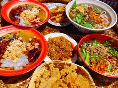 -爆炸头阿姨小四川正宗川味小吃(无任何分店)