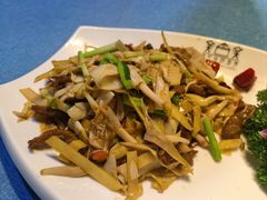 -香巴拉云南餐厅(华莱坞店)