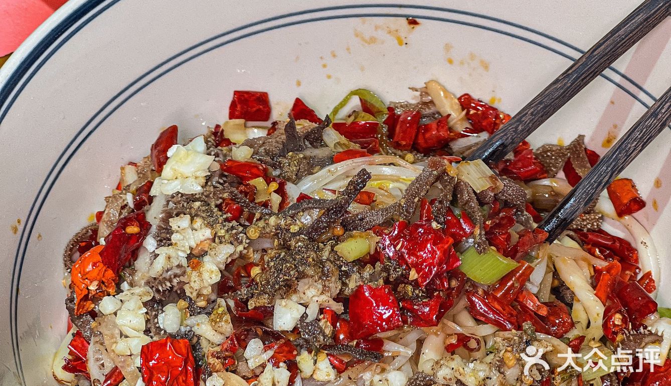 多少次来钟楼，就为了这 👉燃柒爆肚面