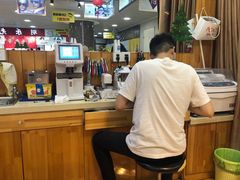 -MiRi眼镜连锁·蔡司·尼康控优点合作店(莘庄店)