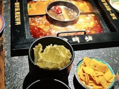 -老牌坊云南鱼豆花火锅(哈西万达店)