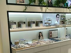 -J-Optical佳视明眼镜·蔡司视觉(青岛金茂览秀城店)