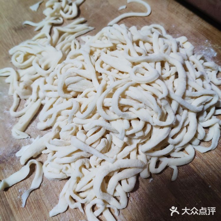 自制面条，味道很不错[微笑]