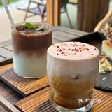 这就是当代年轻人到任何一个地方都要找一个美美的咖啡馆！