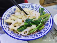 豌豆刀削-渝之汇牛肉豌杂面