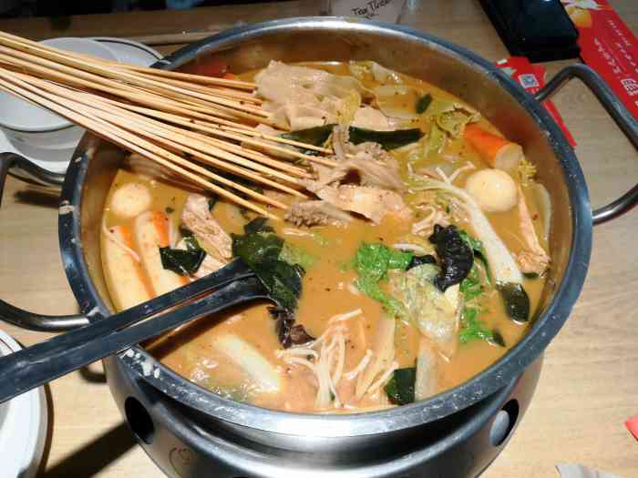 尤其是那个汤里的酱料,真香,但是说实话,有点小贵,街边麻辣烫它不香吗