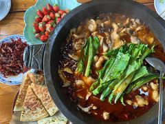 人气江团鱼-都江堰石锅鱼