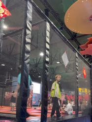 -飞吧潮玩运动蹦床游乐场