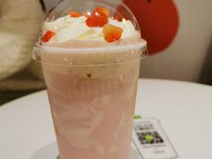 冰博客草莓撞撞宝藏茶-奈雪的茶(花城汇中区PRO店)