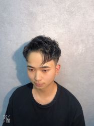 -诗悦发型烫染SALON