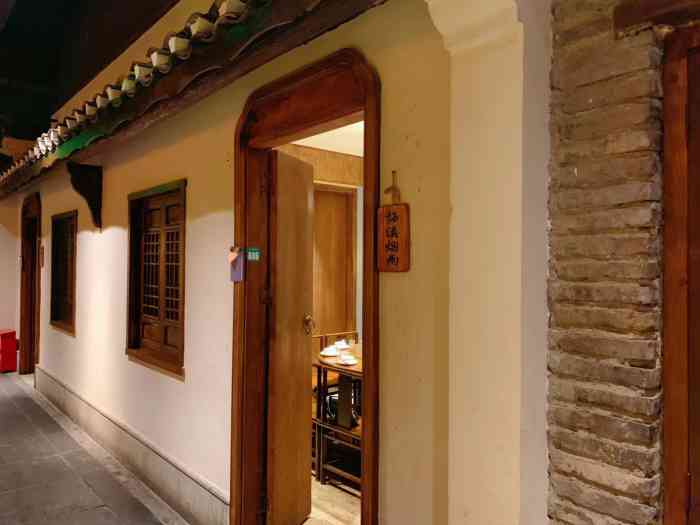 宴遇水乡(荣昌店)-"人太多很嘈杂,硬件环境还行,口味也还行,.