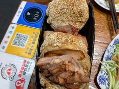 -老天桥酱肉烧饼夹肘子(天桥店)