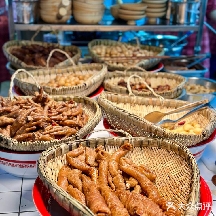 成都首家菜市场火锅店就在建设路!