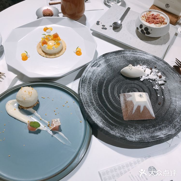 外面是巧克力,脆脆的,里面是香蕉馅