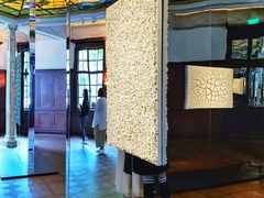 -Nathalie Djurberg与Hans Berg“牛皮纸包裹的月亮”-Prada荣宅当季展览