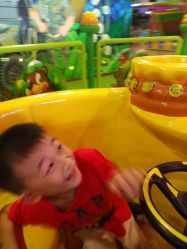 -维佳童话镇演出现场(徐东店)