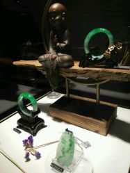 -北京七彩云南翡翠珠宝旗舰店(月坛店)