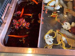 -老牌坊云南鱼豆花火锅(爱建店)