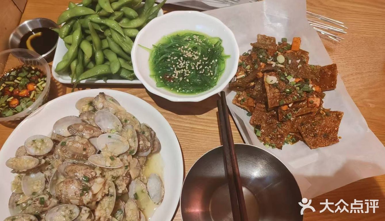 杨家坪力扬西西附近的小酒馆-蚝啤汽